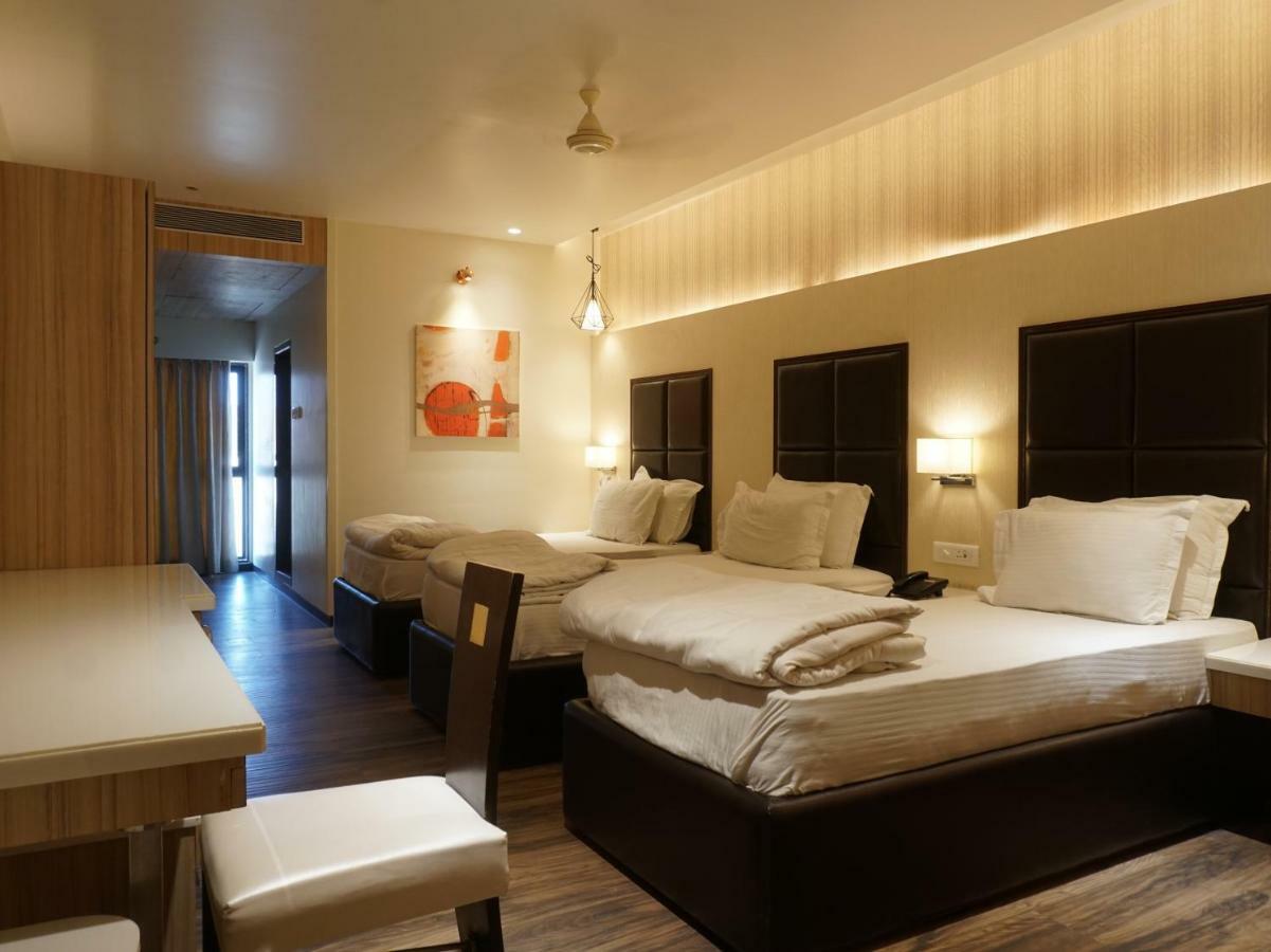 Palette Four Seasons Recreation Resort Jalgaon Esterno foto