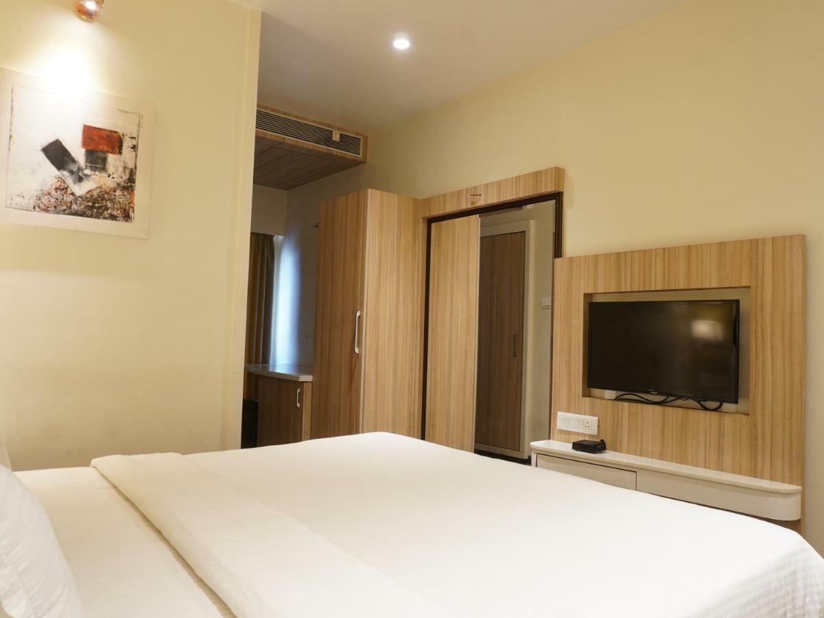 Palette Four Seasons Recreation Resort Jalgaon Esterno foto