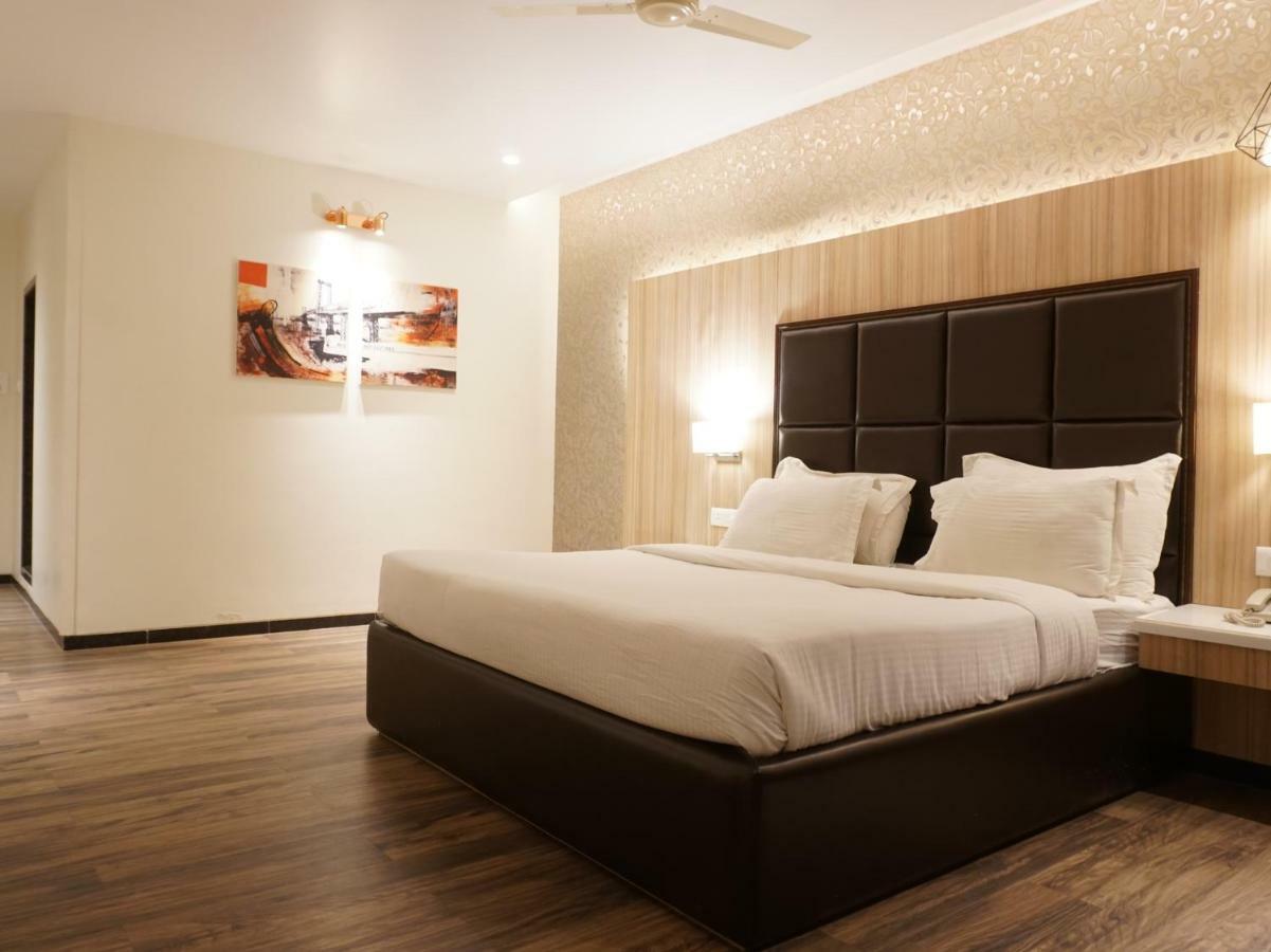 Palette Four Seasons Recreation Resort Jalgaon Esterno foto