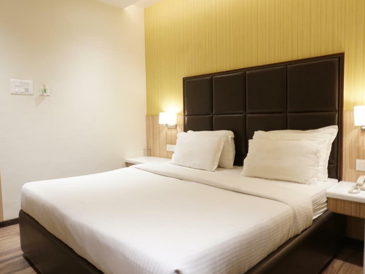 Palette Four Seasons Recreation Resort Jalgaon Esterno foto