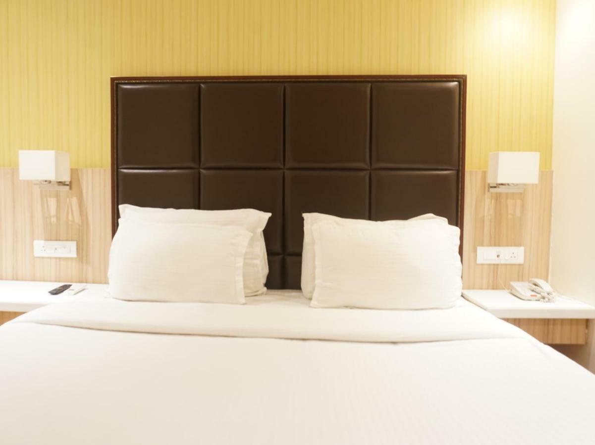 Palette Four Seasons Recreation Resort Jalgaon Esterno foto