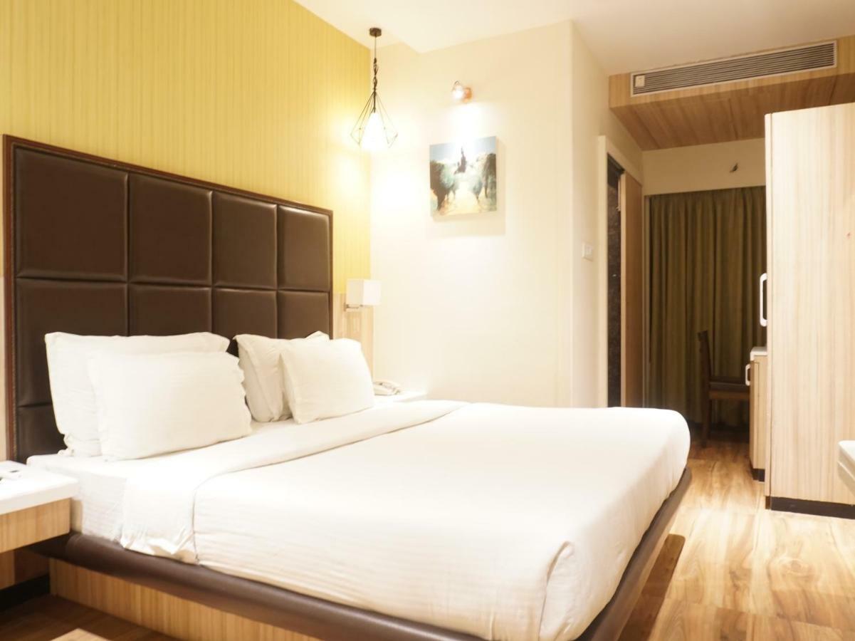 Palette Four Seasons Recreation Resort Jalgaon Esterno foto