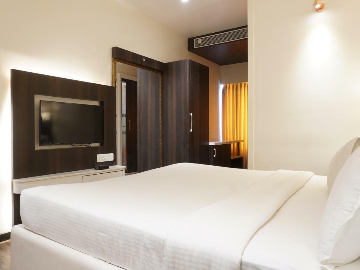 Palette Four Seasons Recreation Resort Jalgaon Esterno foto
