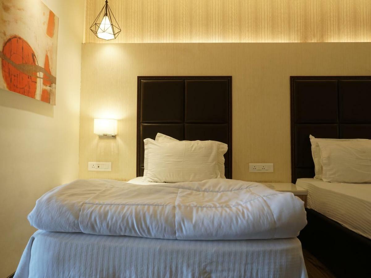 Palette Four Seasons Recreation Resort Jalgaon Esterno foto