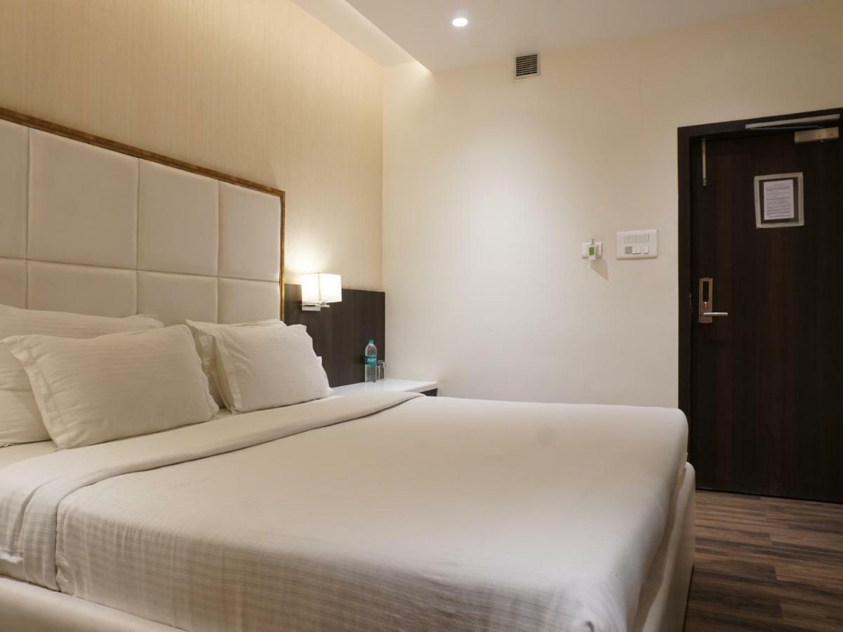 Palette Four Seasons Recreation Resort Jalgaon Esterno foto