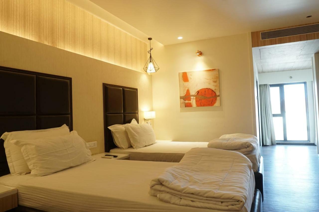 Palette Four Seasons Recreation Resort Jalgaon Esterno foto