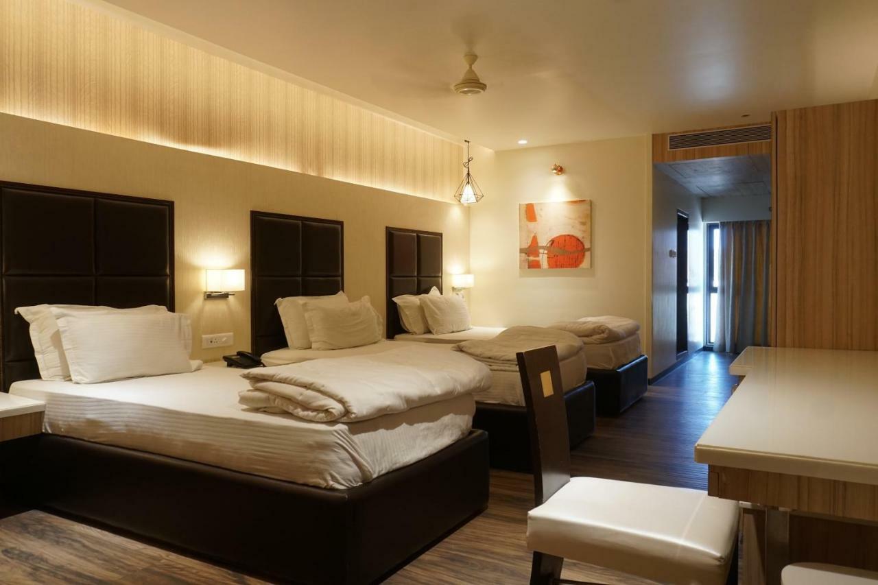 Palette Four Seasons Recreation Resort Jalgaon Esterno foto