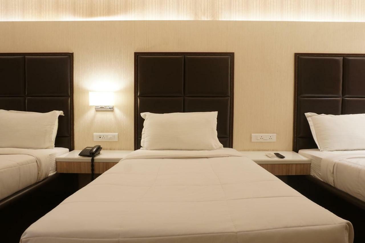 Palette Four Seasons Recreation Resort Jalgaon Esterno foto